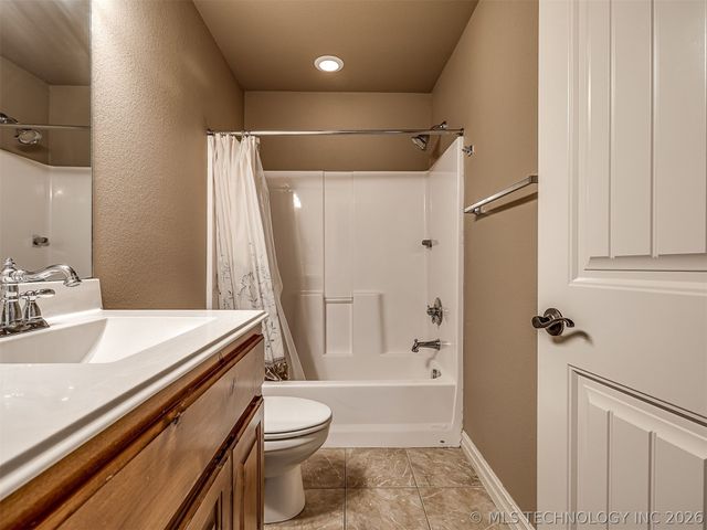 1204 W Fargo Lane, Broken Arrow, OK 74012