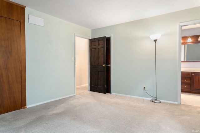 53332 Oakton Drive, South Bend, IN 46635