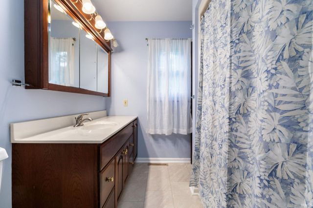 53332 Oakton Drive, South Bend, IN 46635
