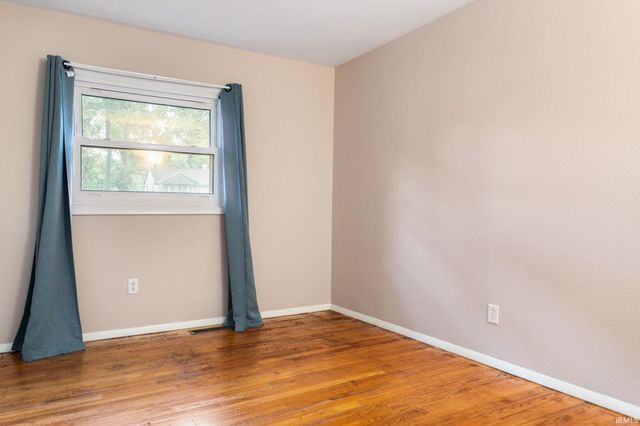 53332 Oakton Drive, South Bend, IN 46635