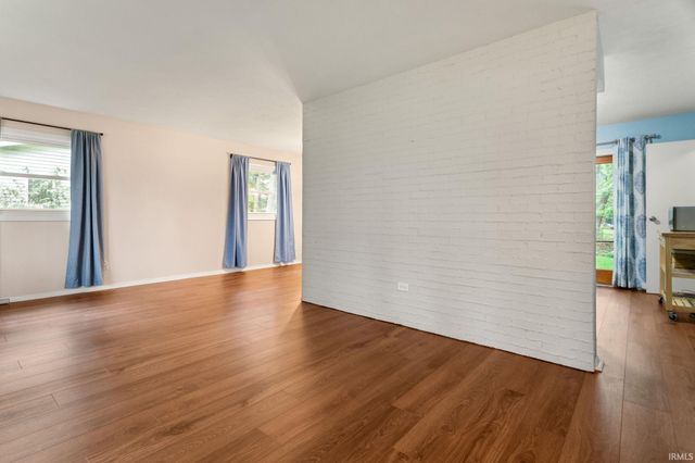 53332 Oakton Drive, South Bend, IN 46635