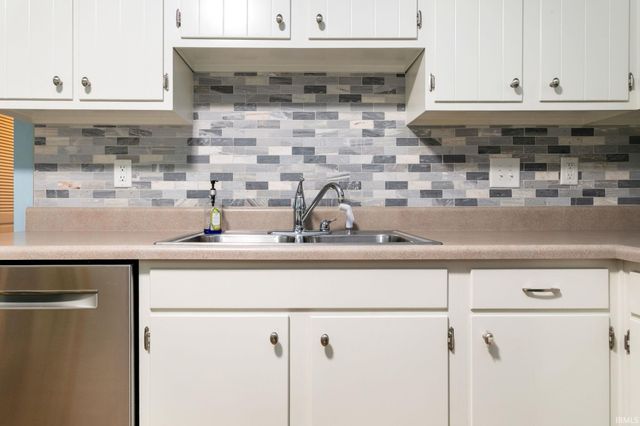 53332 Oakton Drive, South Bend, IN 46635