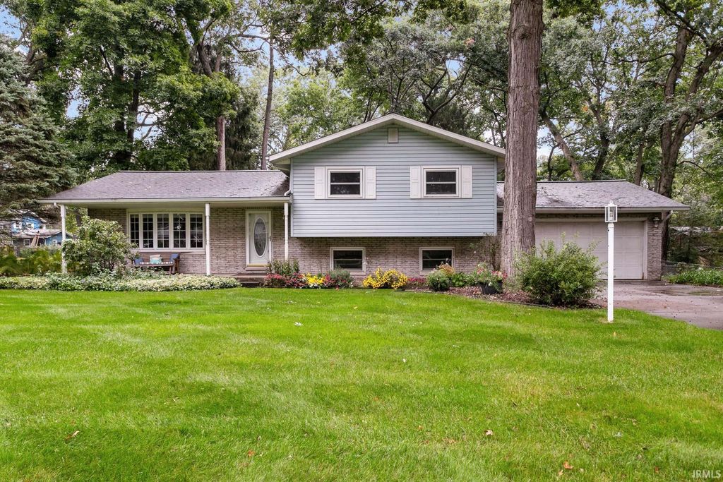 53332 Oakton Drive, South Bend, IN 46635