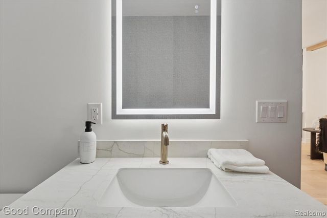 125 N Washington Ave Avenue, Royal Oak, MI 48067