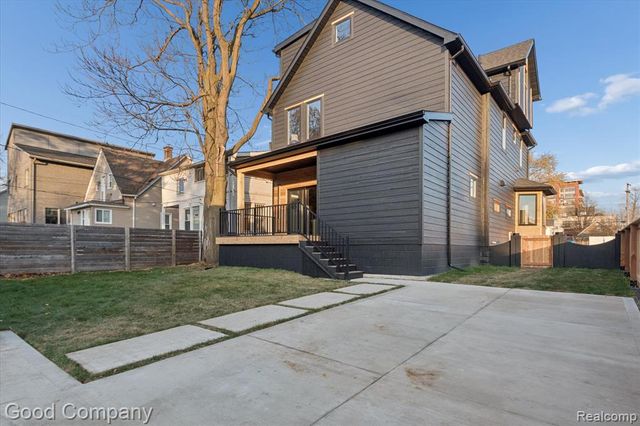 125 N Washington Ave Avenue, Royal Oak, MI 48067