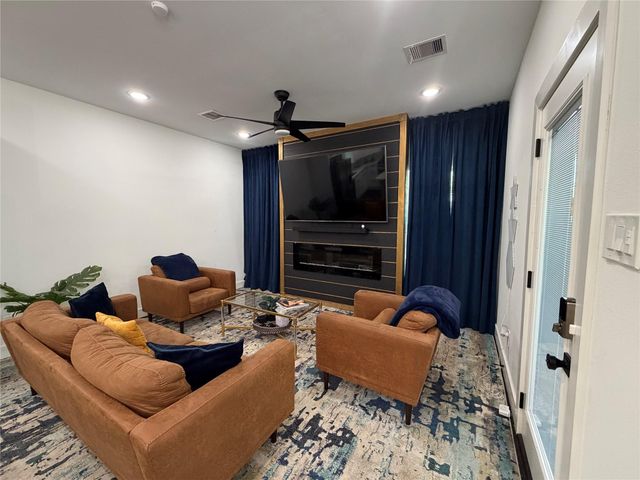 2417 Noble Street, Houston, TX 77026