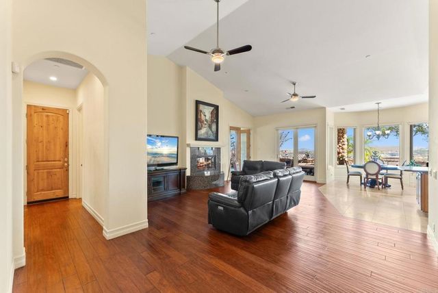 28820 Willow Park Road, Escondido, CA 92026