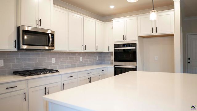 310 Garnet Drive, Bonaire, GA 31005