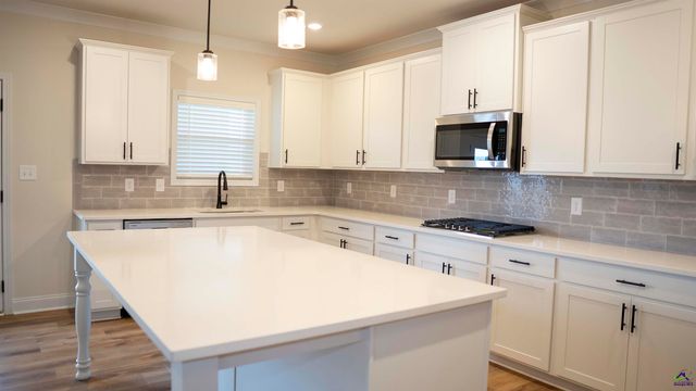 310 Garnet Drive, Bonaire, GA 31005