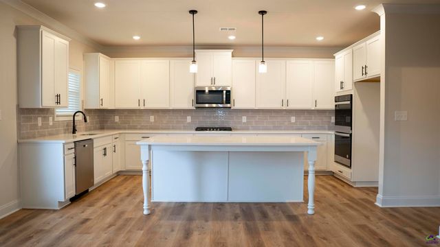 310 Garnet Drive, Bonaire, GA 31005