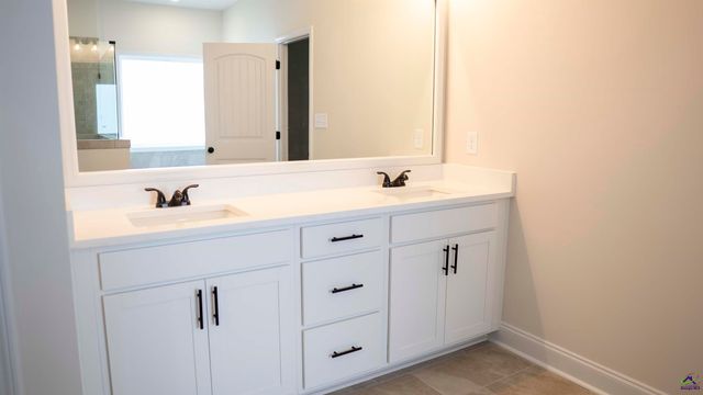 310 Garnet Drive, Bonaire, GA 31005