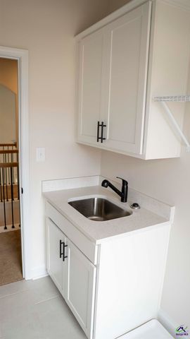 310 Garnet Drive, Bonaire, GA 31005