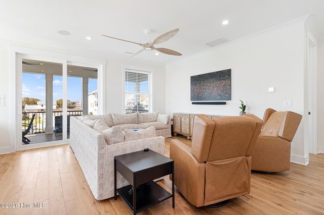 524 N Kinston Avenue, Atlantic Beach, NC 28512