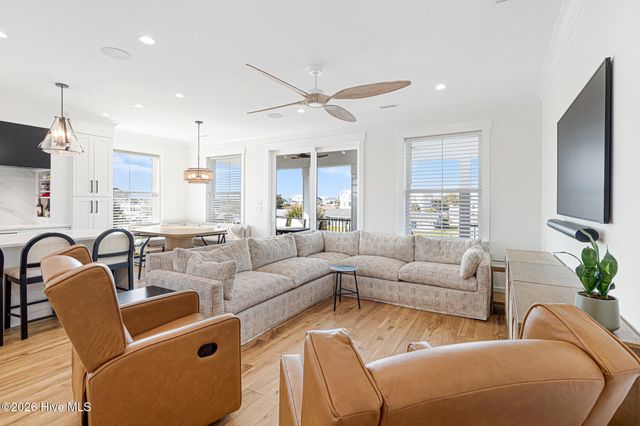 524 N Kinston Avenue, Atlantic Beach, NC 28512