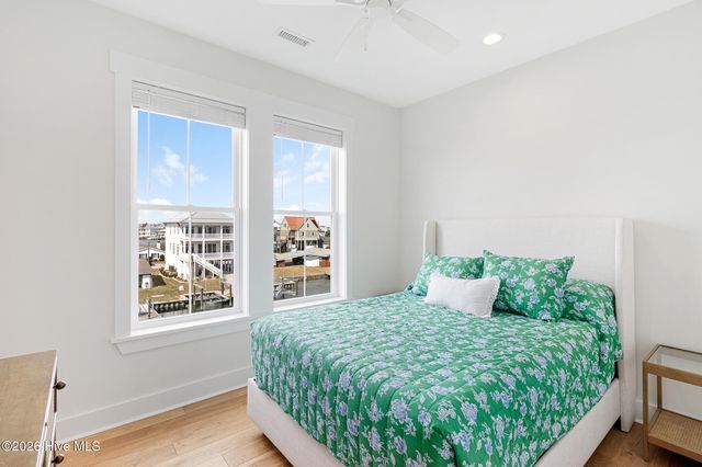 524 N Kinston Avenue, Atlantic Beach, NC 28512