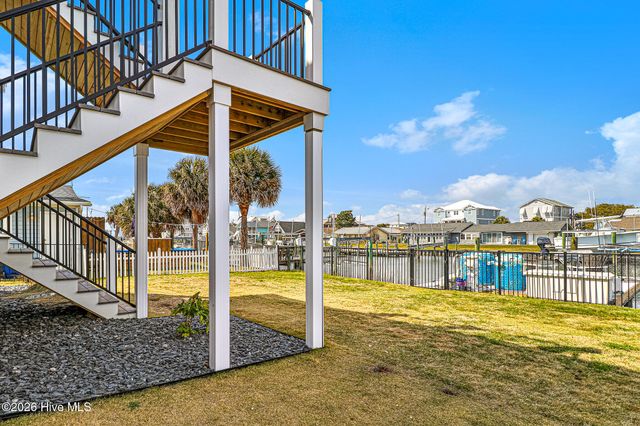 524 N Kinston Avenue, Atlantic Beach, NC 28512