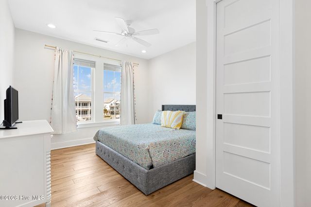 524 N Kinston Avenue, Atlantic Beach, NC 28512