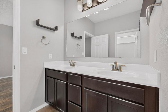 2716 Bayas Road SE, Rio Rancho, NM 87124