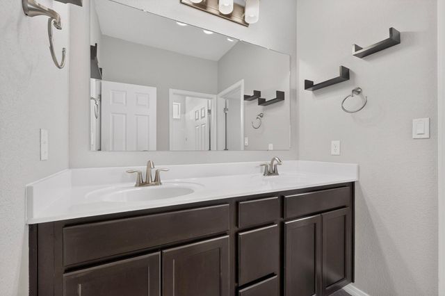 2716 Bayas Road SE, Rio Rancho, NM 87124