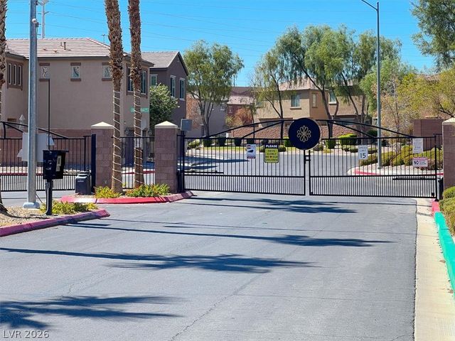 732 RUSTIC DESERT Place, Henderson, NV 89011