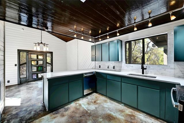 4016 McGregor LN, Dripping Springs, TX 78620