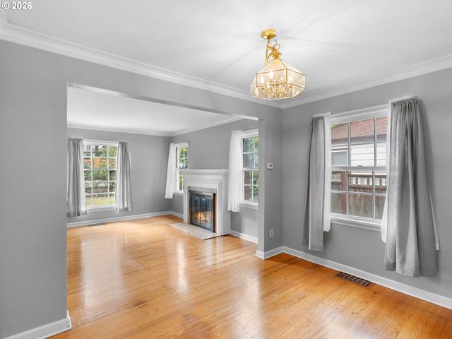 10059 Ne BEECH St, Portland, OR 97220