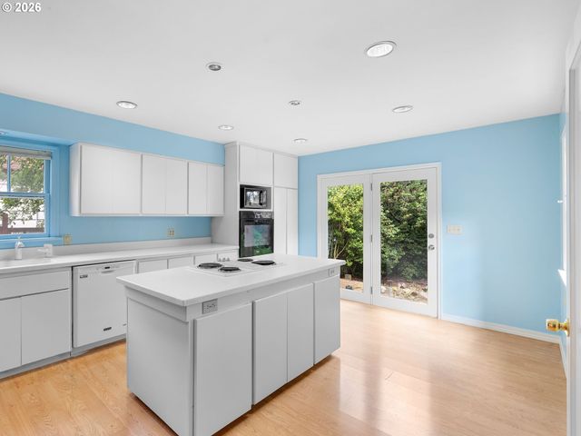 10059 Ne BEECH St, Portland, OR 97220