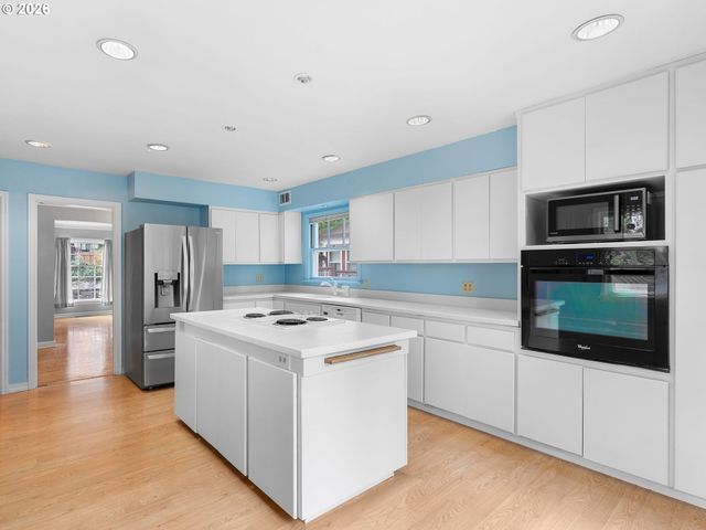 10059 Ne BEECH St, Portland, OR 97220