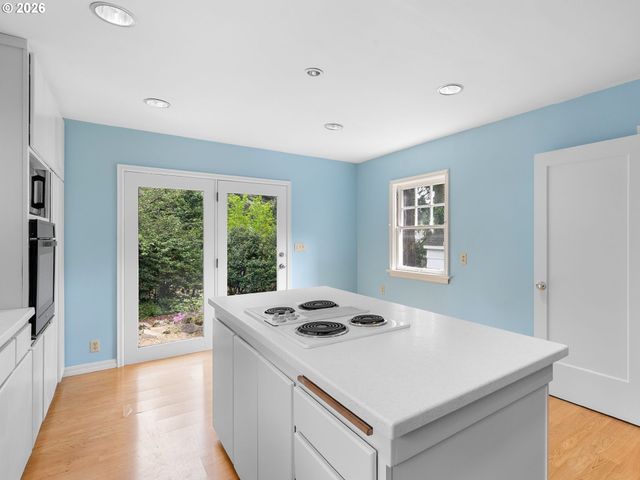 10059 Ne BEECH St, Portland, OR 97220