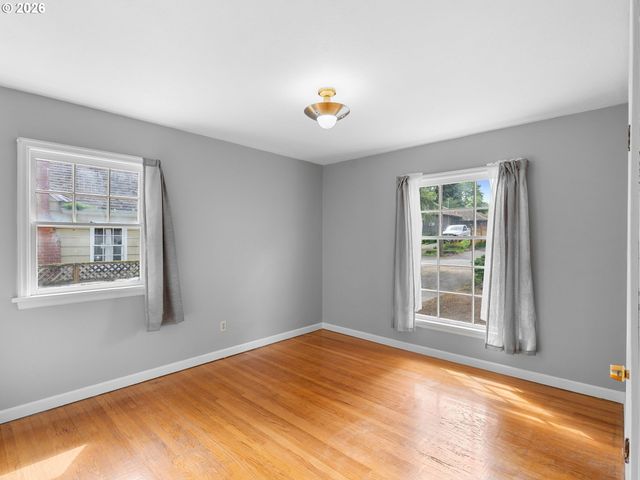 10059 Ne BEECH St, Portland, OR 97220