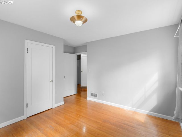 10059 Ne BEECH St, Portland, OR 97220