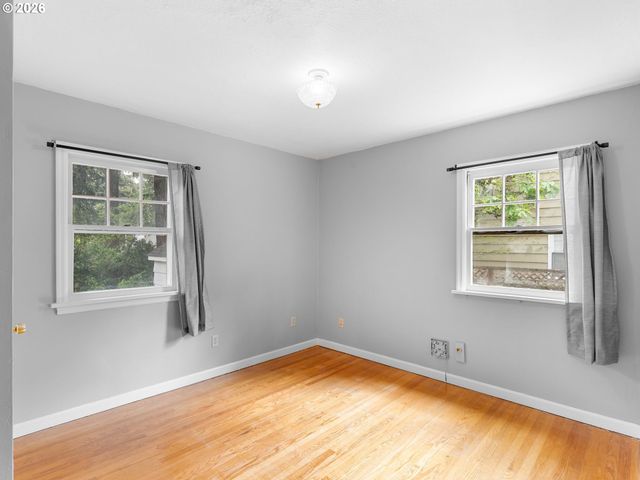 10059 Ne BEECH St, Portland, OR 97220