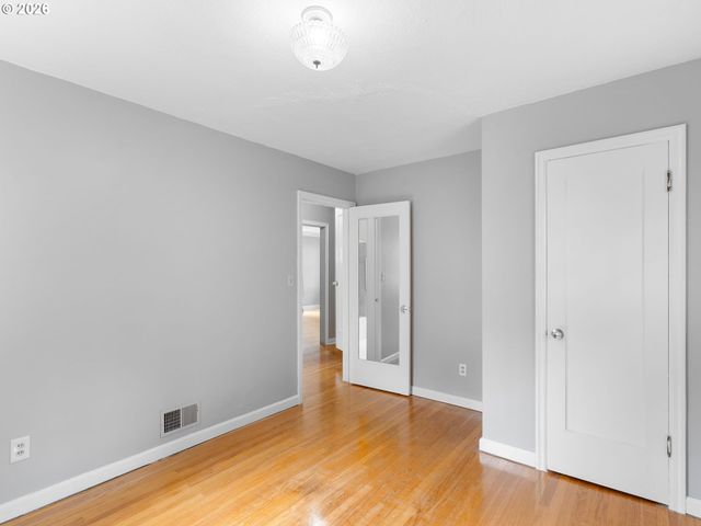 10059 Ne BEECH St, Portland, OR 97220