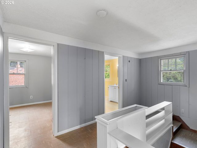 10059 Ne BEECH St, Portland, OR 97220