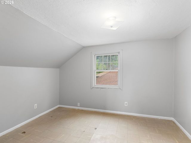 10059 Ne BEECH St, Portland, OR 97220