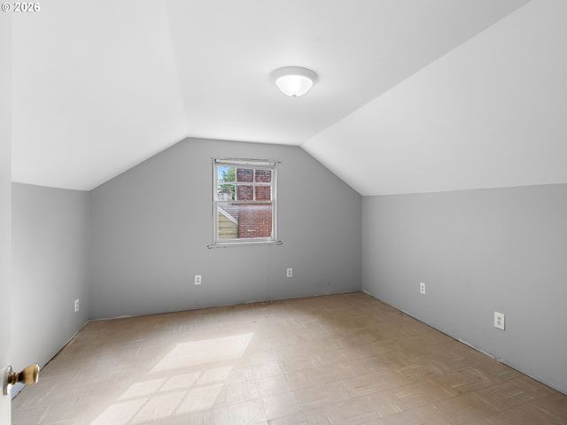 10059 Ne BEECH St, Portland, OR 97220