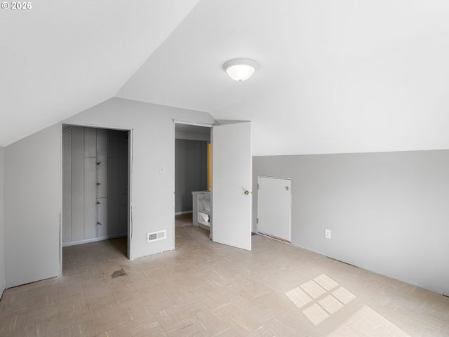 10059 Ne BEECH St, Portland, OR 97220