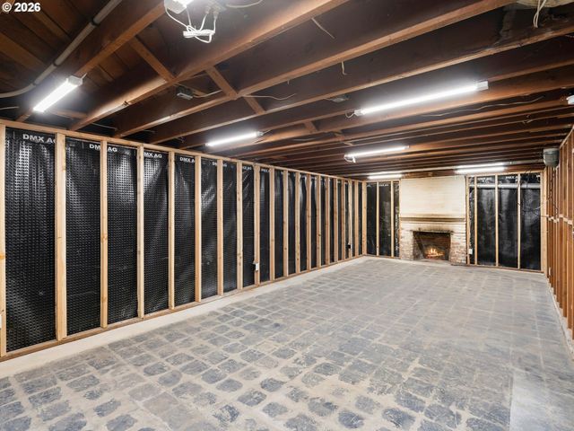 10059 Ne BEECH St, Portland, OR 97220