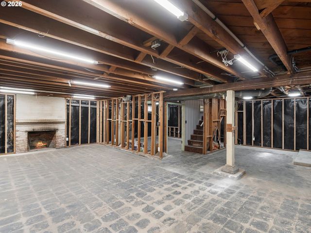 10059 Ne BEECH St, Portland, OR 97220