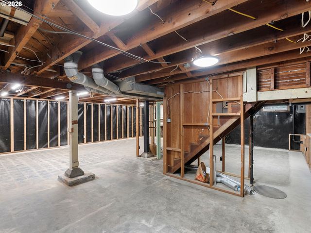 10059 Ne BEECH St, Portland, OR 97220