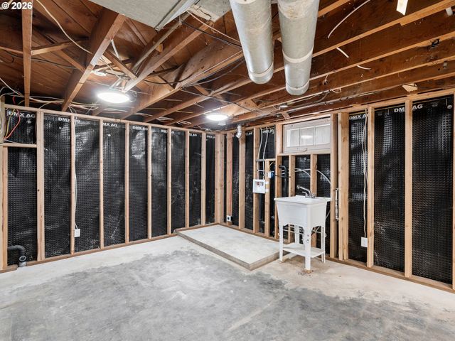 10059 Ne BEECH St, Portland, OR 97220