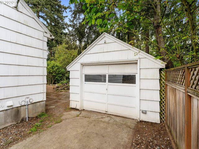 10059 Ne BEECH St, Portland, OR 97220