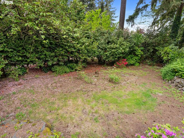 10059 Ne BEECH St, Portland, OR 97220