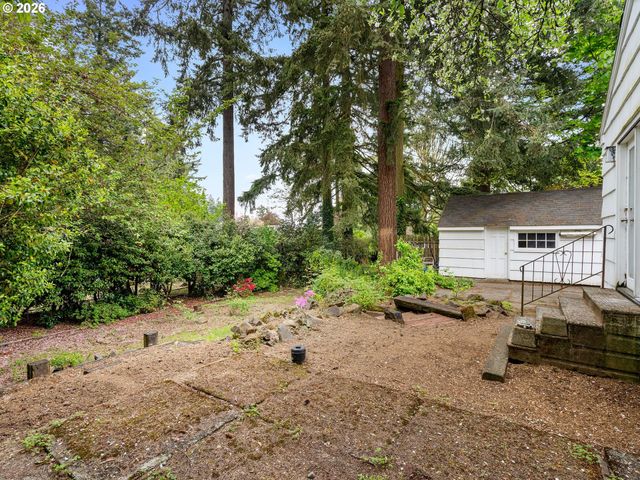 10059 Ne BEECH St, Portland, OR 97220