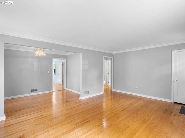 10059 Ne BEECH St, Portland, OR 97220