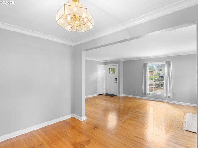 10059 Ne BEECH St, Portland, OR 97220