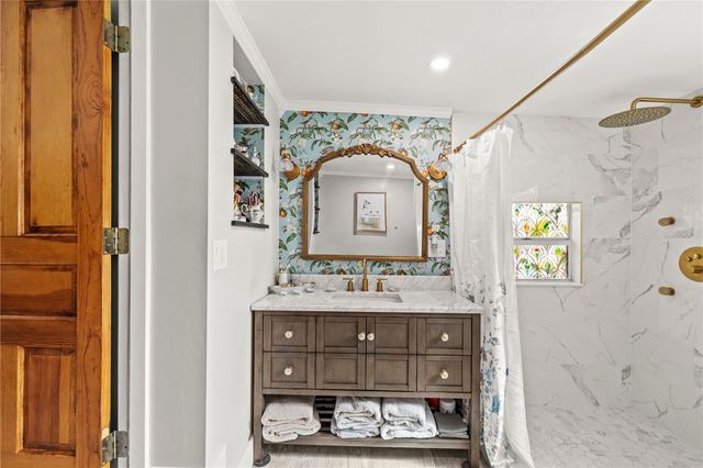 3704 W PLATT STREET, Tampa, FL 33609