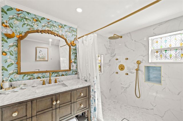 3704 W PLATT STREET, Tampa, FL 33609