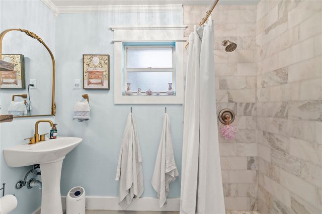 3704 W PLATT STREET, Tampa, FL 33609