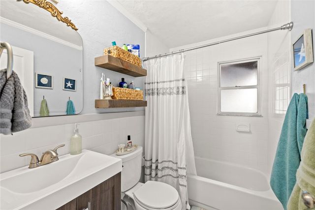 3704 W PLATT STREET, Tampa, FL 33609